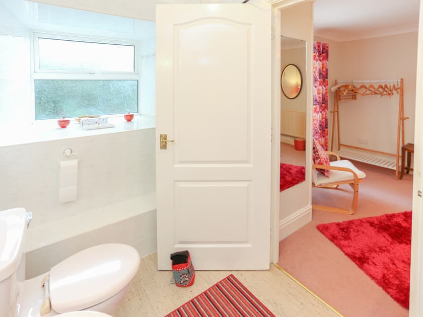 En-suite | Mountain Views, Porthmadog