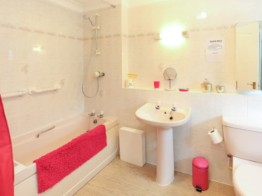 En-suite | Mountain Views, Porthmadog