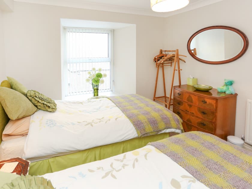 Twin bedroom | Mountain Views, Porthmadog