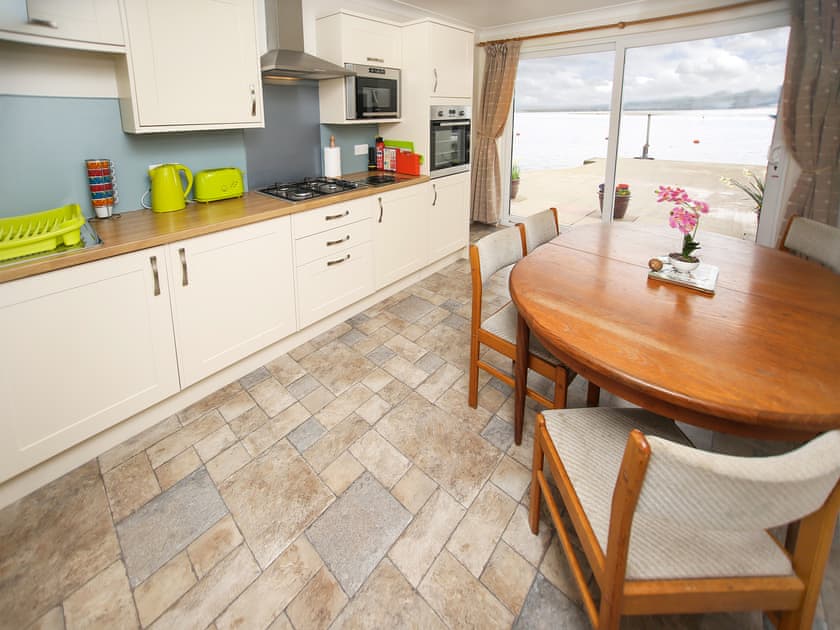 Kitchen/diner | Oakley Cottage - Snowdonia Tourist Services, Porthmadog