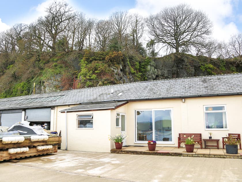 Exterior | Oakley Cottage - Snowdonia Tourist Services, Porthmadog