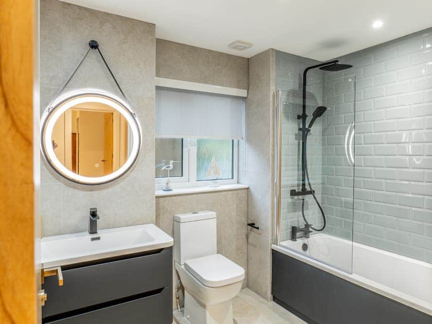 Bathroom | Eachaig Cottage - Stratheck Holiday Cottages, Near Dunoon
