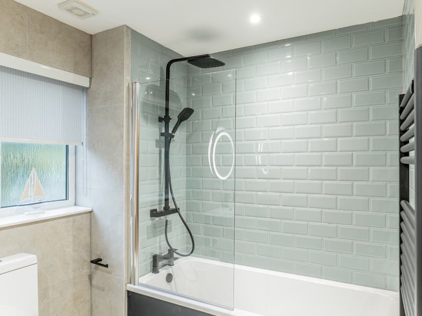 Bathroom | Eachaig Cottage - Stratheck Holiday Cottages, Near Dunoon
