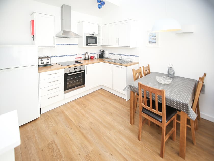 On-site amenities | Sailing Home, Porthmadog
