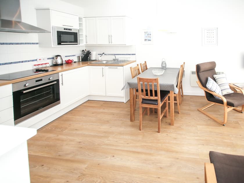 On-site amenities | Sailing Home, Porthmadog