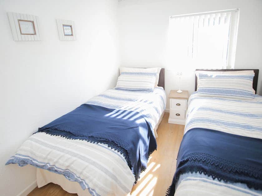 Twin bedroom | Sailing Home, Porthmadog