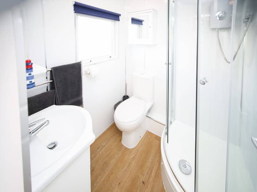 Shower room | Sailing Home, Porthmadog