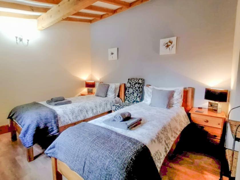 Twin bedroom | The Granary - Cotterill Farm, Biggin by Hartington, near Buxton