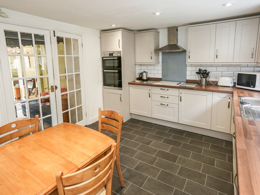 Kitchen/diner | Village Cottage, Beddgelert