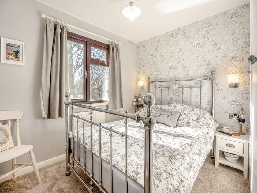 Double bedroom | Green Poplars, Gurnard