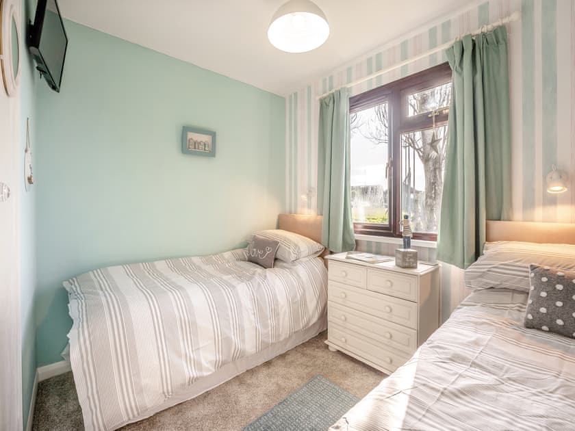 Twin bedroom | Green Poplars, Gurnard