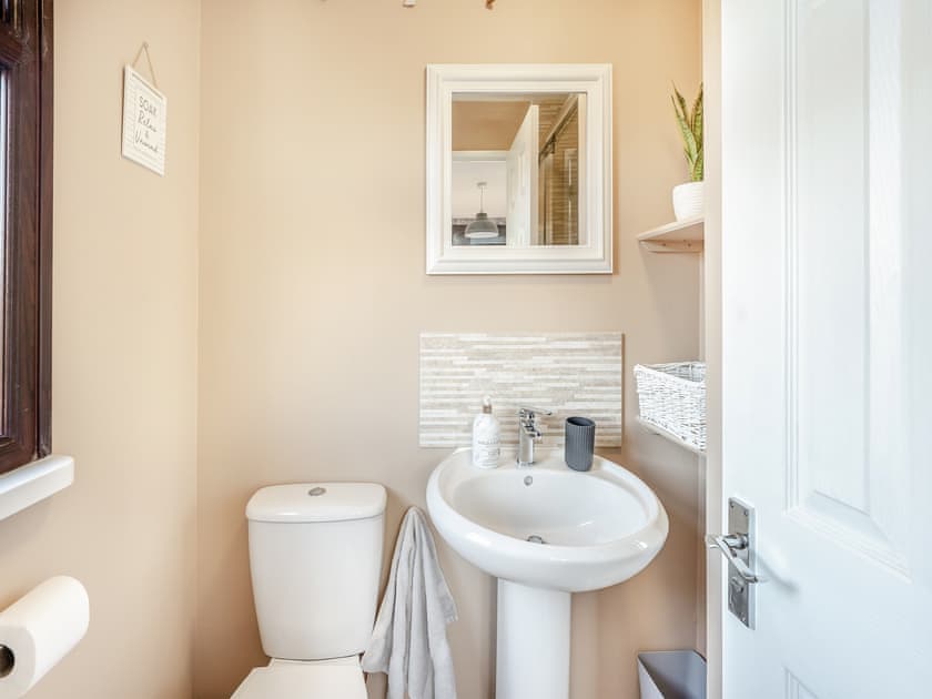 Separate toilet | Green Poplars, Gurnard