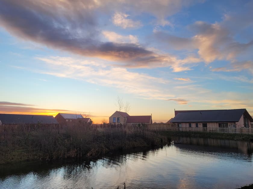 Sunrise over lake | Marsh Marigold Cottage - Ashlin Farm Barns, Dunholme, near Lincoln