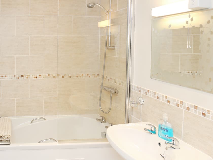 Bathroom | Rhyd Ddu Farm Cottage, Rhyd Ddu