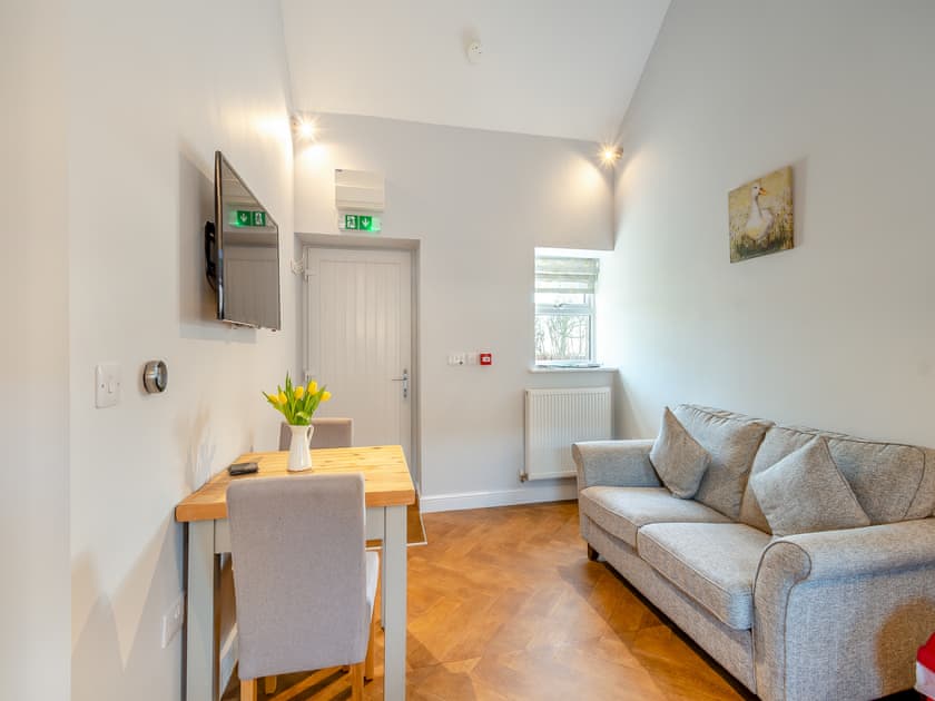 Living area | The Cow ’Ouse - Wolds Way Holiday Cottages, Low Hunsley, Cottingham