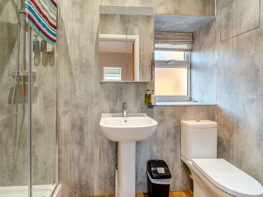 Shower room | The Cow ’Ouse - Wolds Way Holiday Cottages, Low Hunsley, Cottingham