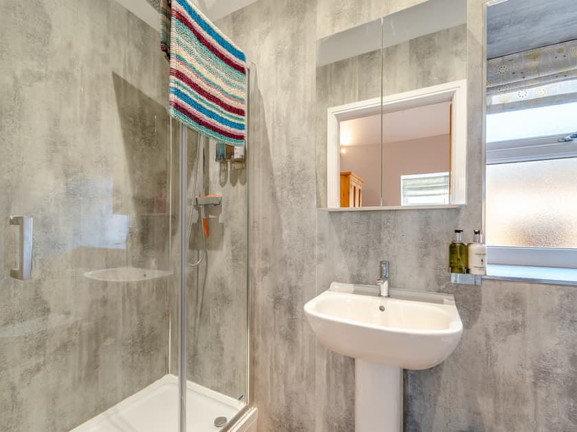 Shower room | The Cow ’Ouse - Wolds Way Holiday Cottages, Low Hunsley, Cottingham