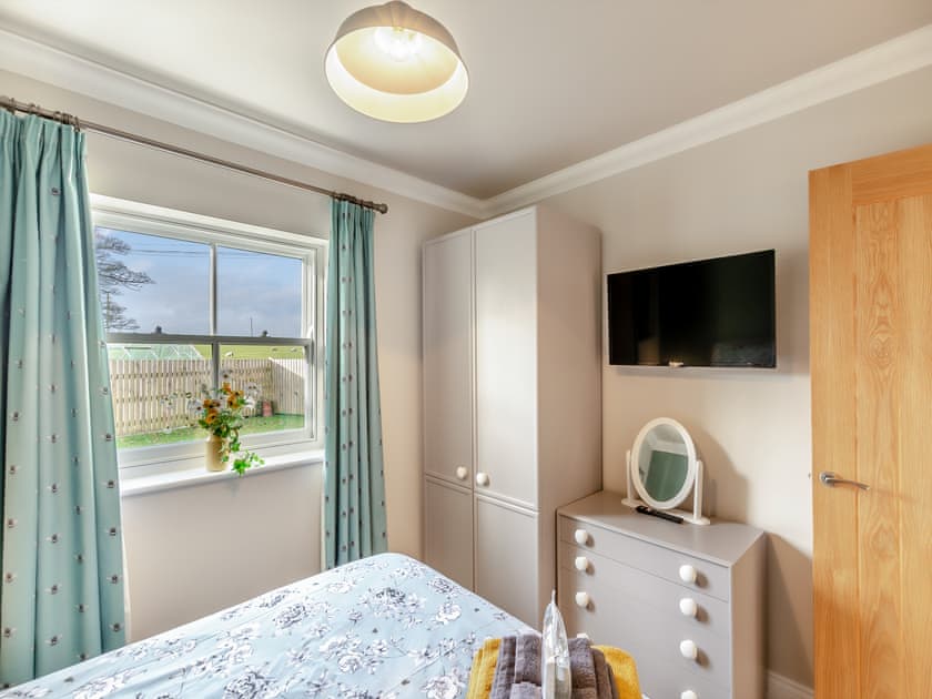 Double bedroom | Mersyke Farm - Summerfield Bungalow - Meresyke Farm, Wigglesworth, near Settle