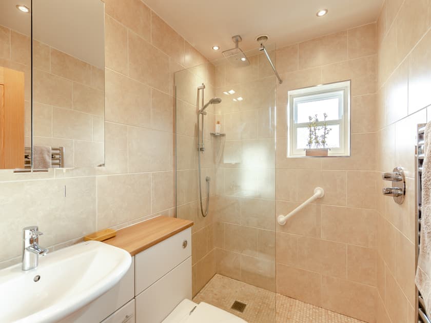 Shower room | Mersyke Farm - Summerfield Bungalow - Meresyke Farm, Wigglesworth, near Settle