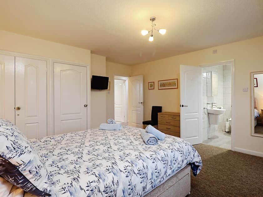 Double bedroom | Helms House, Ryde