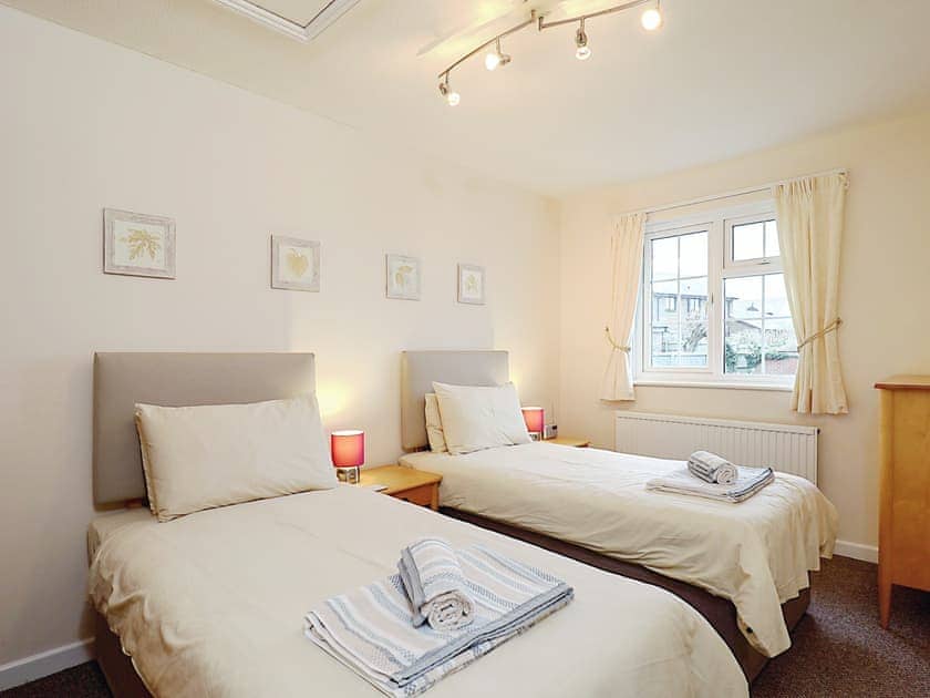 Twin bedroom | Helms House, Ryde