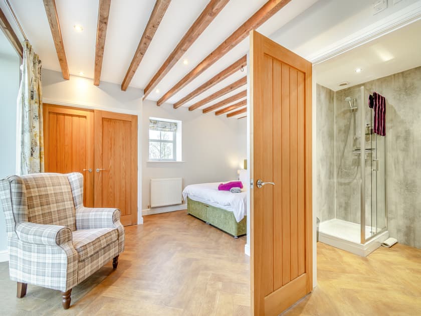 Double bedroom | Nellies Shed - Wolds Way Holiday Cottages, Low Hunsley