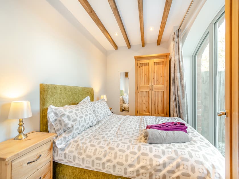 Double bedroom | Nellies Shed - Wolds Way Holiday Cottages, Low Hunsley