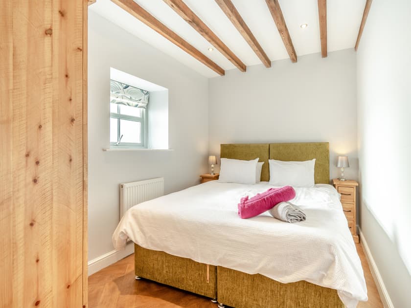 Double bedroom | Nellies Shed - Wolds Way Holiday Cottages, Low Hunsley