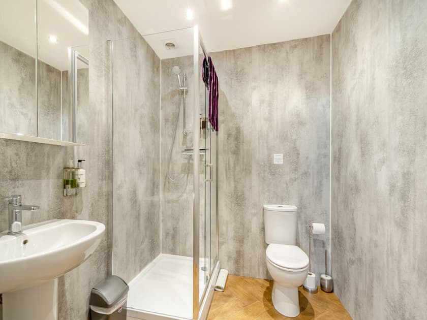 Shower room | Nellies Shed - Wolds Way Holiday Cottages, Low Hunsley