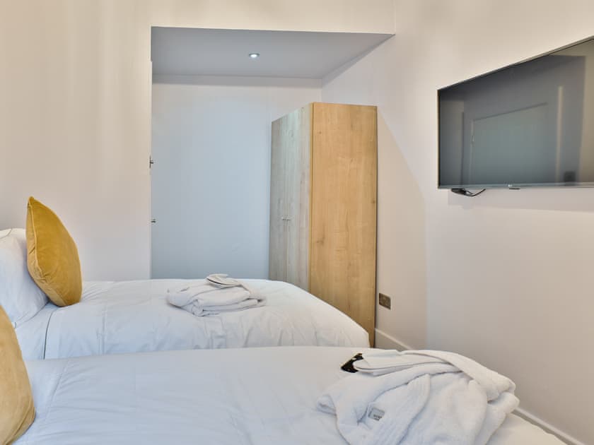 Twin bedroom | Elfin Cottage - Loch Eck Holiday Cottages, Near Dunoon
