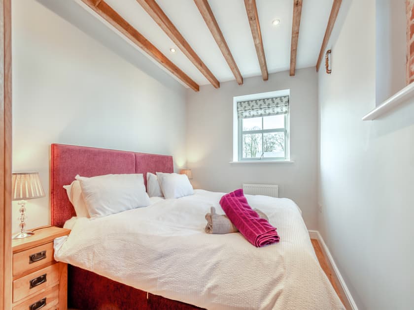 Double bedroom | The Granary - Wolds Way Holiday Cottages, Low Hunsley