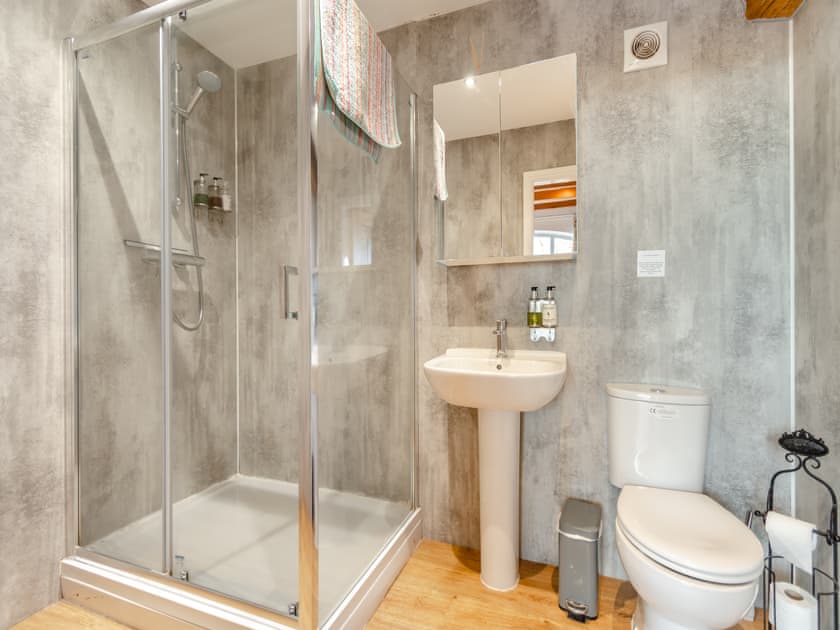 Bathroom | The Granary - Wolds Way Holiday Cottages, Low Hunsley