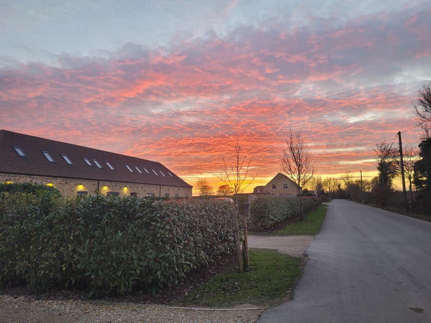 Setting | Holly Tree Barn - Ashlin Farm Barns, Dunholme, near Lincoln