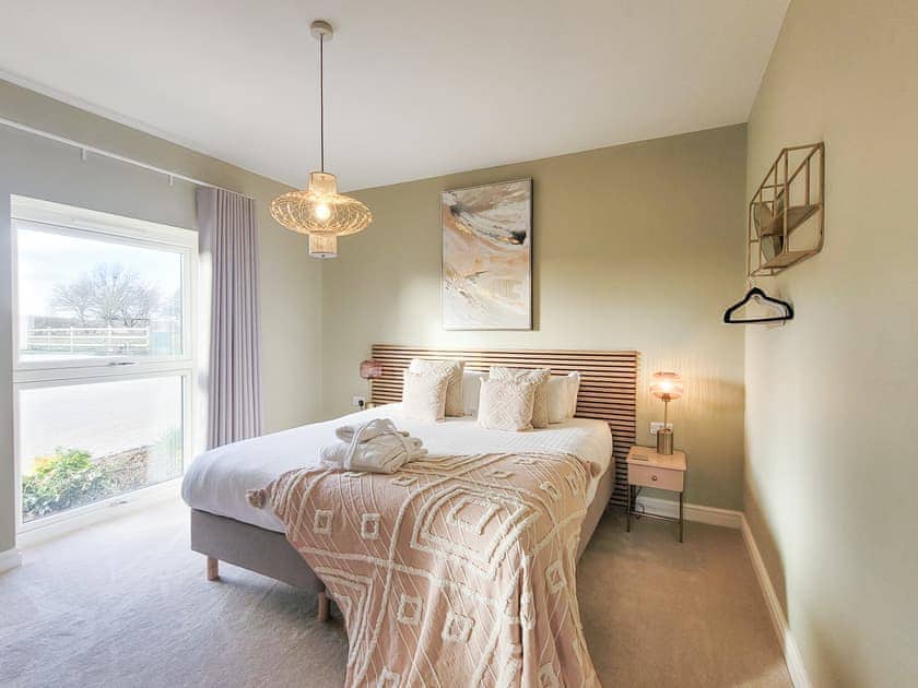 Double bedroom | Mallard Cottage - Ashlin Farm Barns, Dunholme, near Lincoln