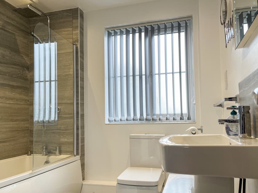 Bathroom | Four Burrows Bungalow, Blackwater, near St Agnes