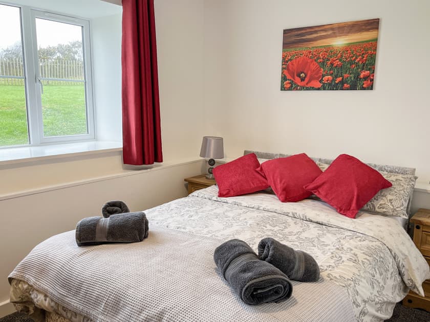 Double bedroom | Four Burrows Bungalow, Blackwater, near St Agnes