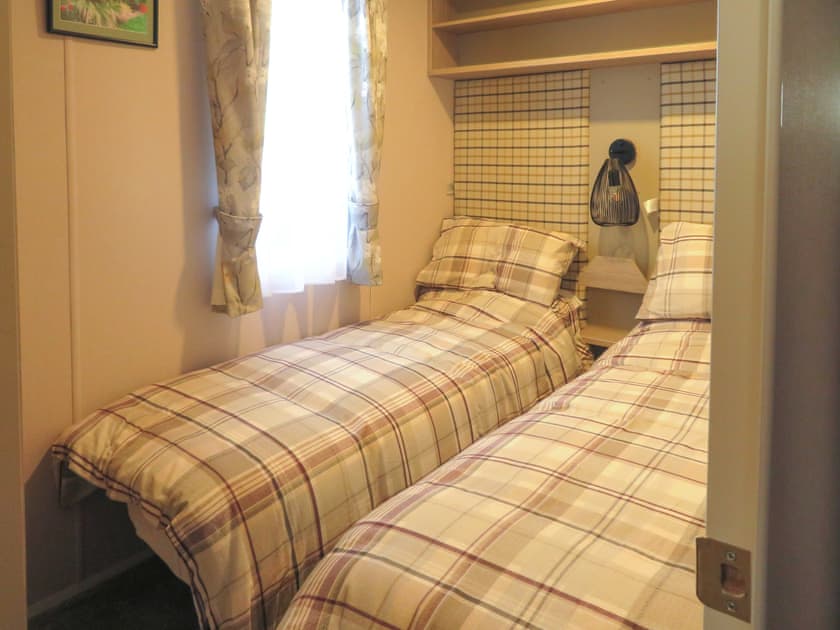 Twin bedroom | Windy Roost Lodge, Tydd St Giles