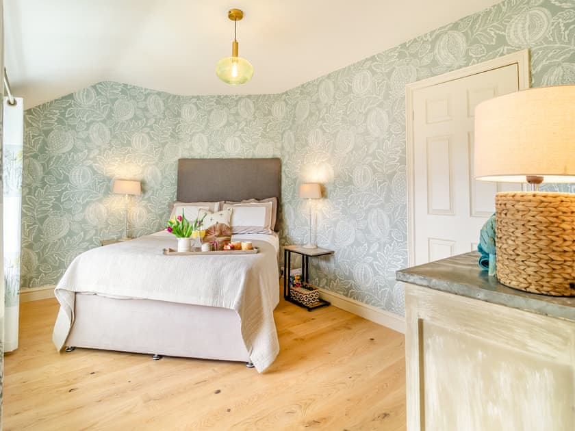 Double bedroom | Oak Cottage, Saxmundham