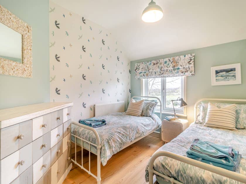 Twin bedroom | Oak Cottage, Saxmundham