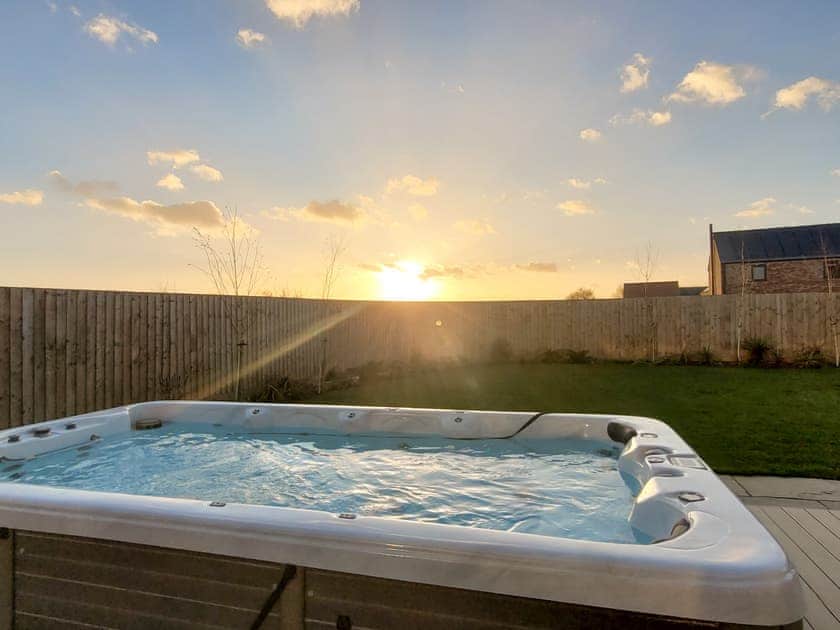 Hot tub | The Willows - Ashlin Farm Barns, Dunholme, near Lincoln