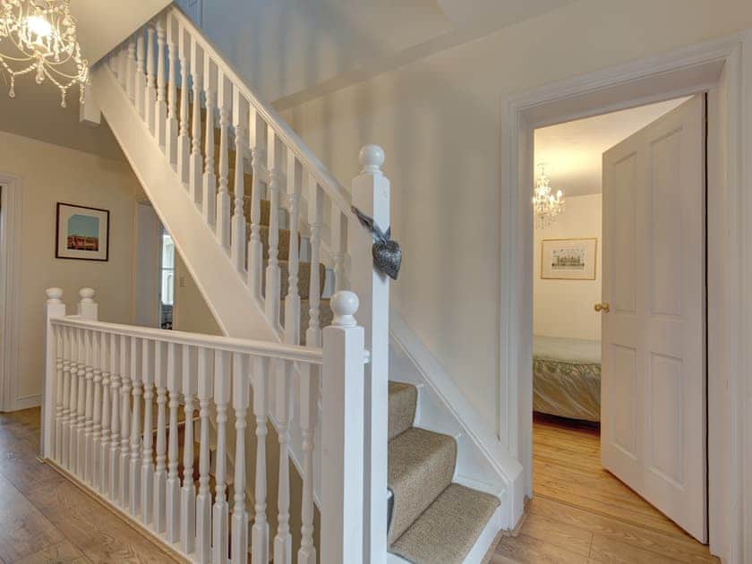 Stairs | The Hollies, Holt