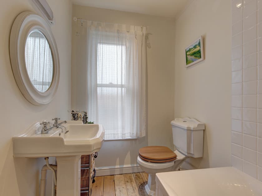 Bathroom | The Hollies, Holt
