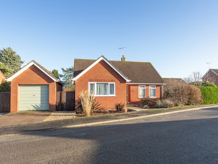 Exterior | Arrows, Holt