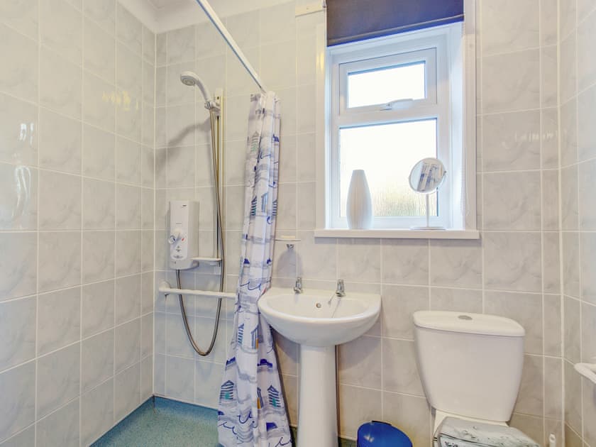 Shower room | Arrows, Holt