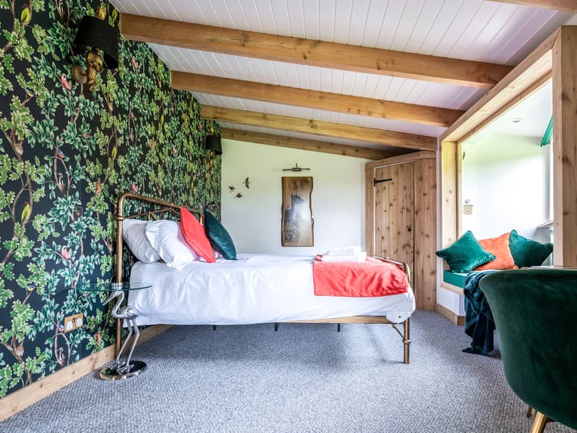 Double bedroom | Meadow Hide - The Osiers, Chichester