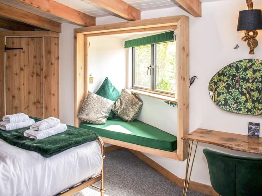 Double bedroom | Meadow Hide - The Osiers, Chichester