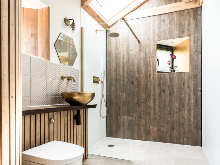 Shower room | Meadow Hide - The Osiers, Chichester