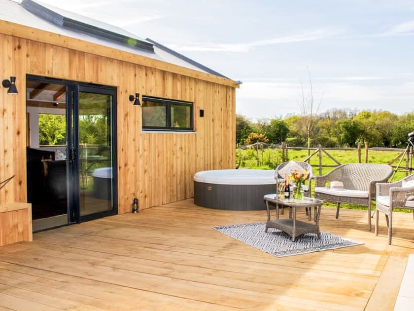 Hot tub | Meadow Hide - The Osiers, Chichester