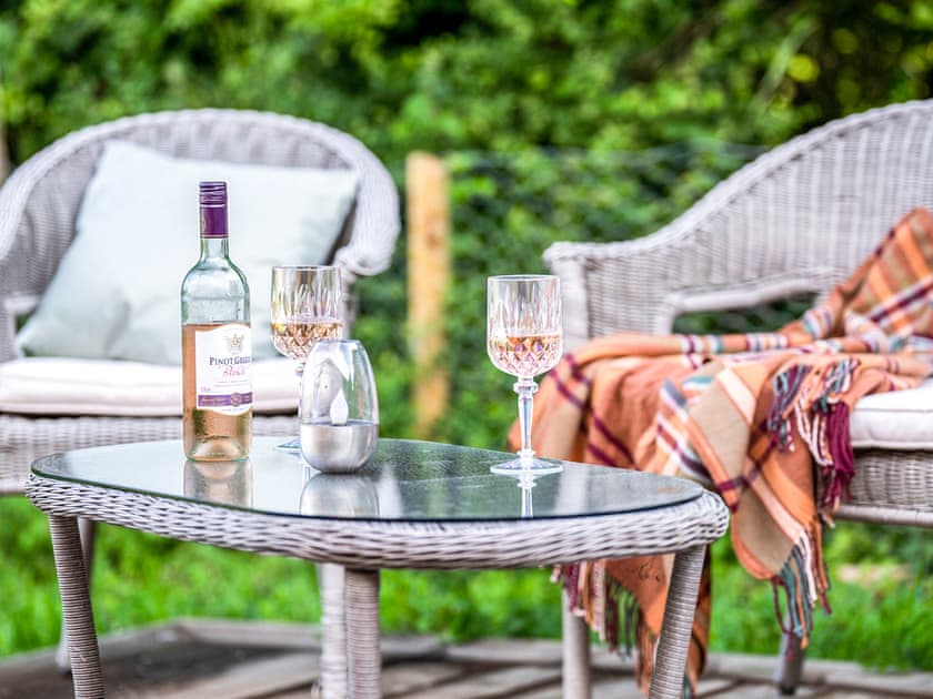Sitting-out-area | Meadow Hide - The Osiers, Chichester