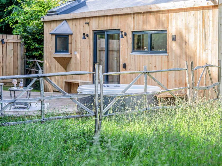 Exterior | Meadow Hide - The Osiers, Chichester